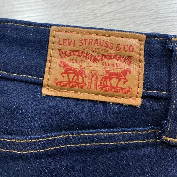 Levi’s 721 High Rise Skinny Dark Wash Jeans - Picture 9 of 16